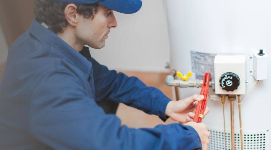 Local water heater installation in Stonefort, IL